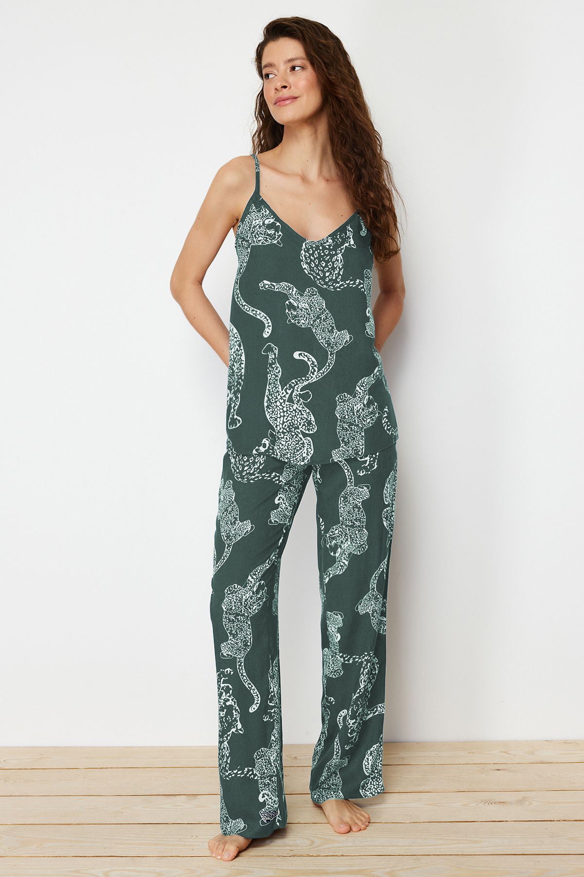Trendyolmilla Lacivert Kaplan Desenli İp Askılı Viskon Dokuma Pijama Takımı THMSS24PT00127