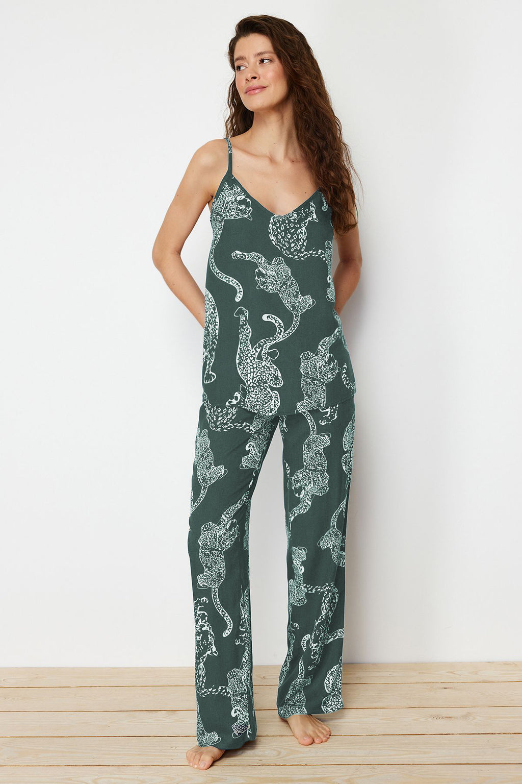 Trendyolmilla Lacivert Kaplan Desenli İp Askılı Viskon Dokuma Pijama Takımı THMSS24PT00127