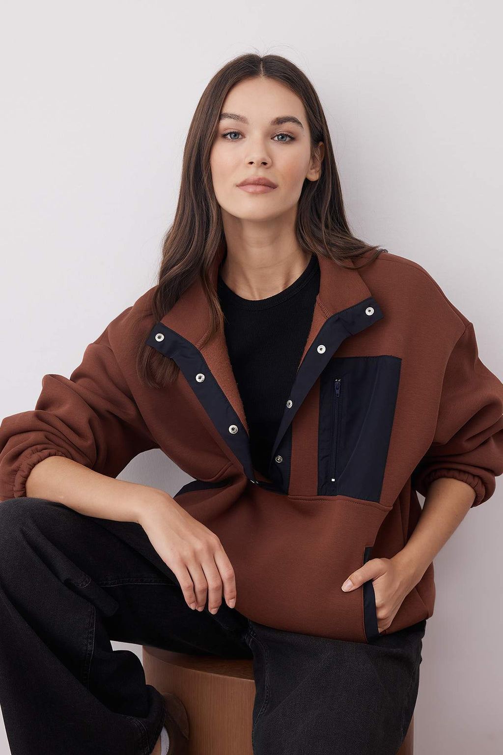 Kahverengi Dokuma Garni Detaylı Cepli Kalın İçi Polarlı Örme Sweatshirt TWOAW26SW00056