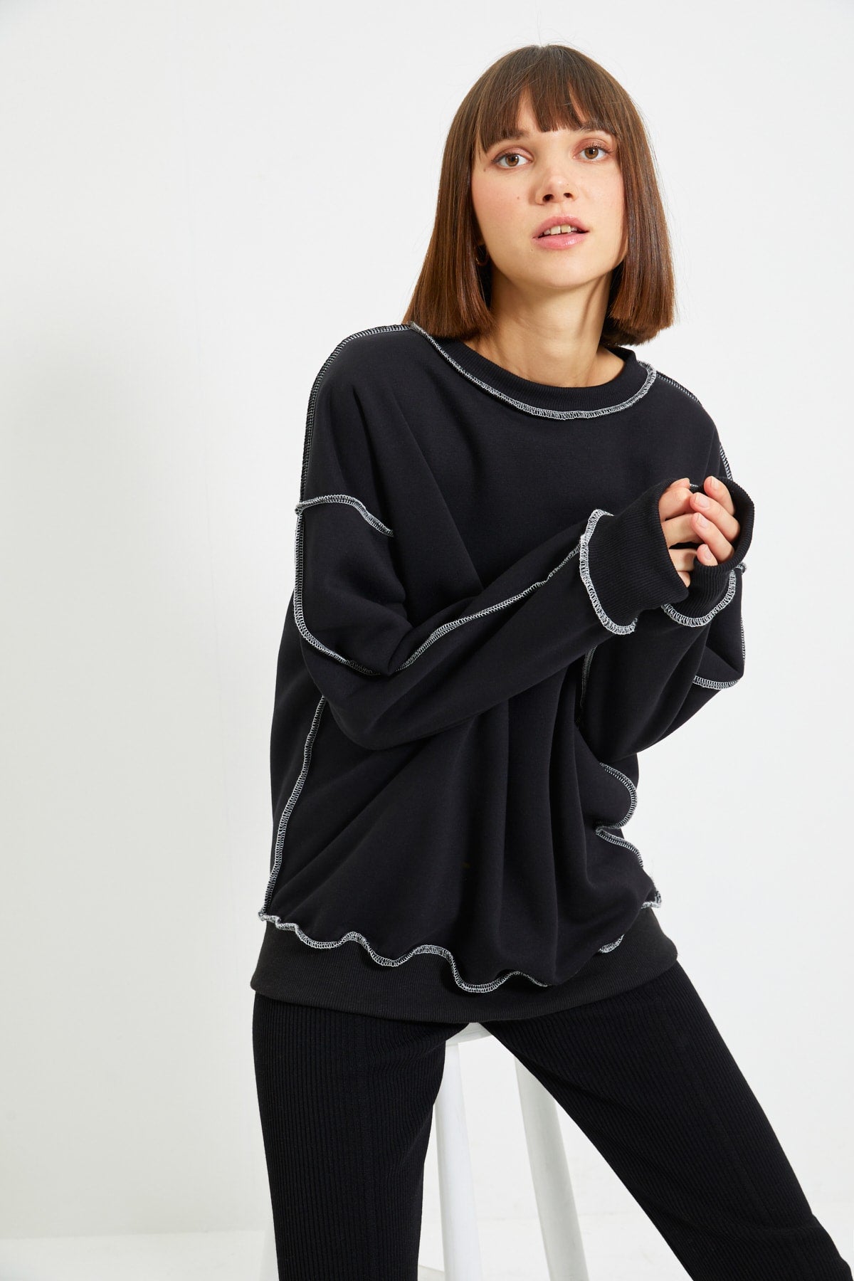Siyah Oversize/Geniş Kalıp Karyoka Dikişli Kalın İçi Polarlı Örme Sweatshirt TWOAW22SW0267 Secondary image