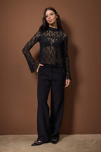 Siyah Şerit Aksesuar Detaylı Regular/Normal Kalıp Dantel Esnek Örme Bluz TWOAW26BZ00333