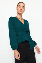 Trendyolmilla Ekru Kruvaze Bağlama Detaylı Dokuma Dokuma Bluz TWOAW20BZ1089