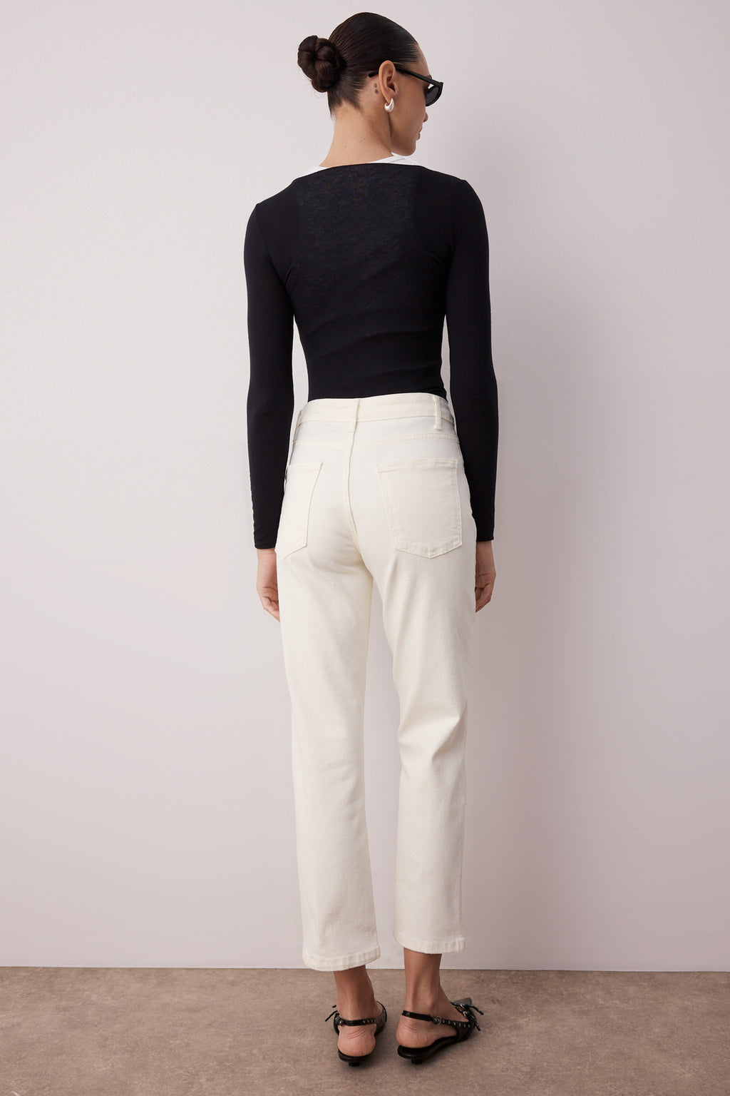 Trendyolmilla Beyaz Yüksek Bel Düz Kesim Comfort/Esnek Straight Jeans TWOSS25JE00099