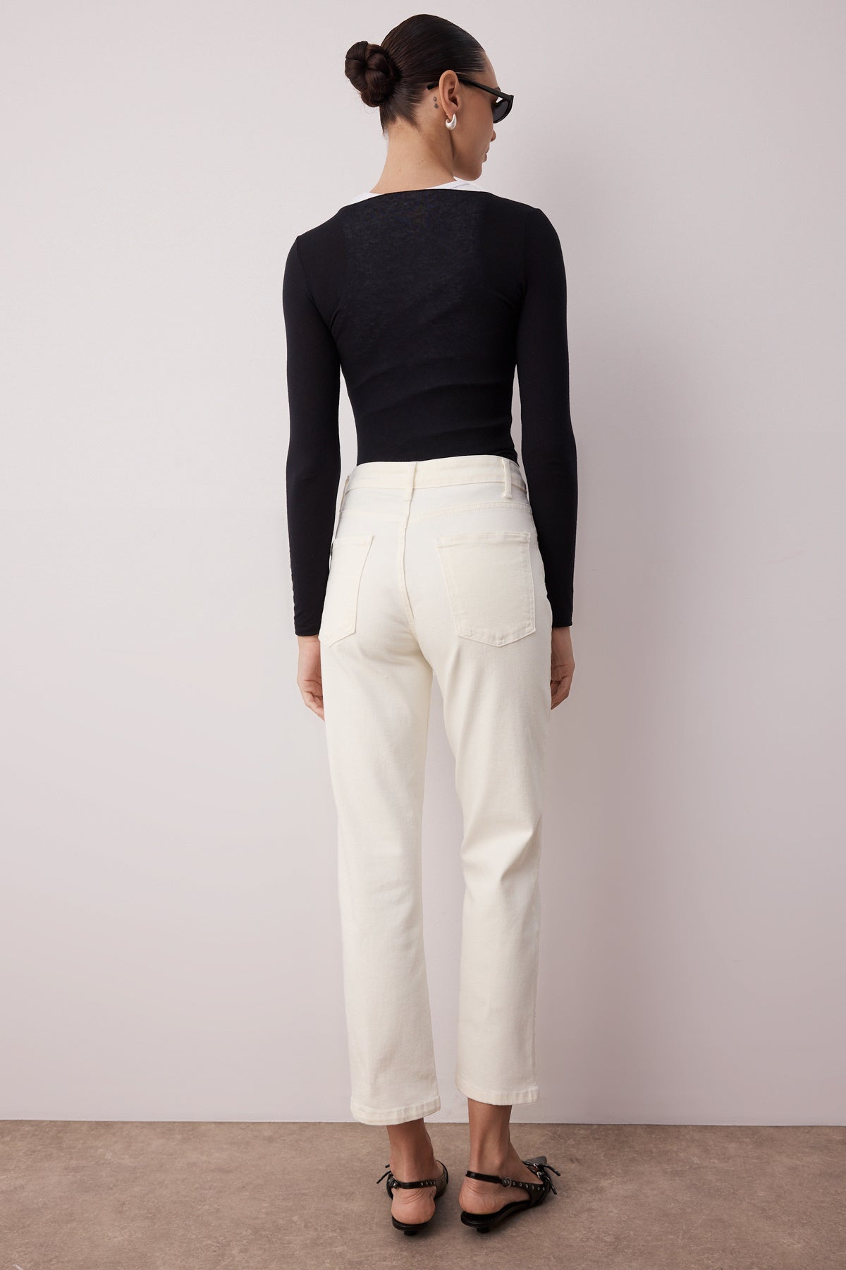 Trendyolmilla Beyaz Yüksek Bel Düz Kesim Comfort/Esnek Straight Jeans TWOSS25JE00099