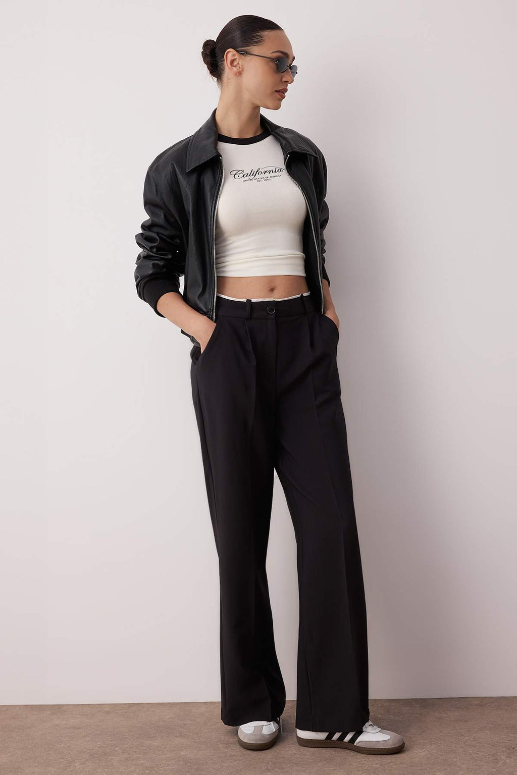 Trendyolmilla Siyah Kemer Detaylı Wide Leg/Geniş Paça Dokuma Pantolon TWOAW24PL00341