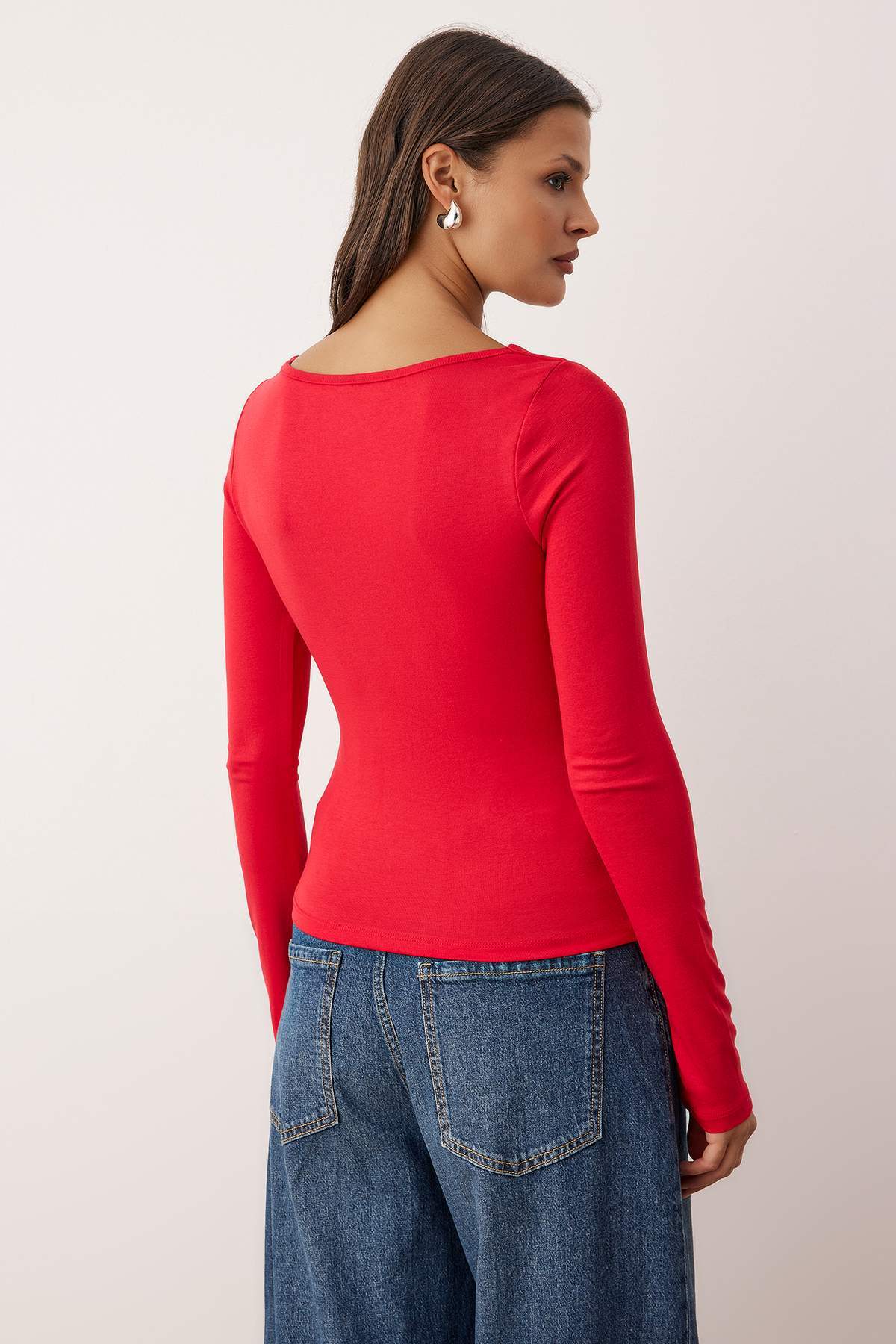 Trendyolmilla More Sustainable Siyah Fitted/Vücuda Oturan Büzgülü V Yaka Uzun Kollu Esnek Örme Bluz TWOAW26BZ00163