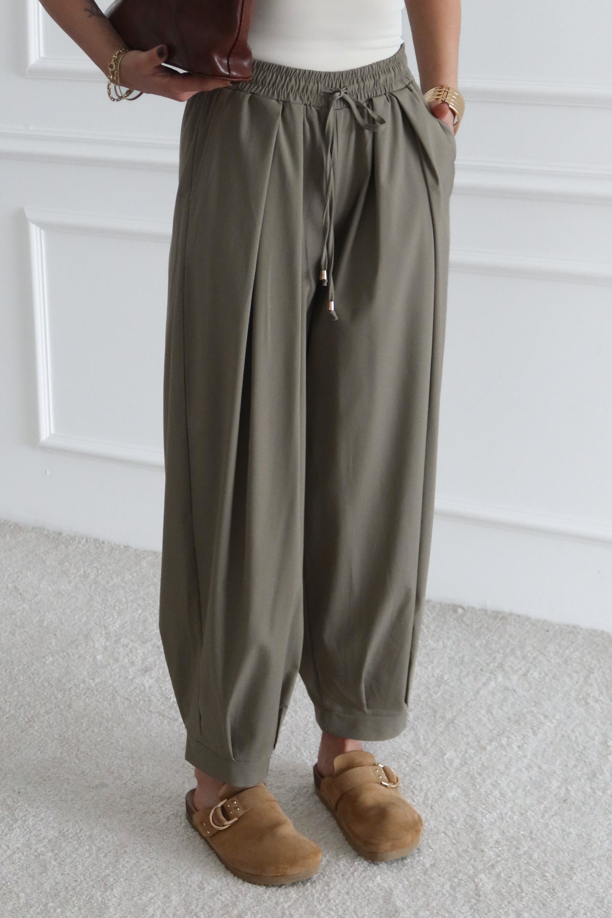 Trendyolmilla Haki Şalvar Kalıp Beli Lastikli Dokuma Pantolon TWOAW26PL00156