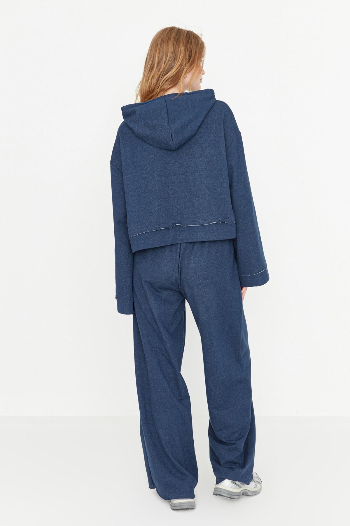 Trendyolmilla Lacivert Kapüşonlu Geniş Kalıp Örme Pijama Takımı TWOSS21EM0026