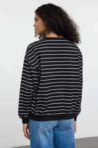 Siyah 2 İplik Bisiklet Yaka Çizgili Regular Örme Sweatshirt TWOAW25SW00324