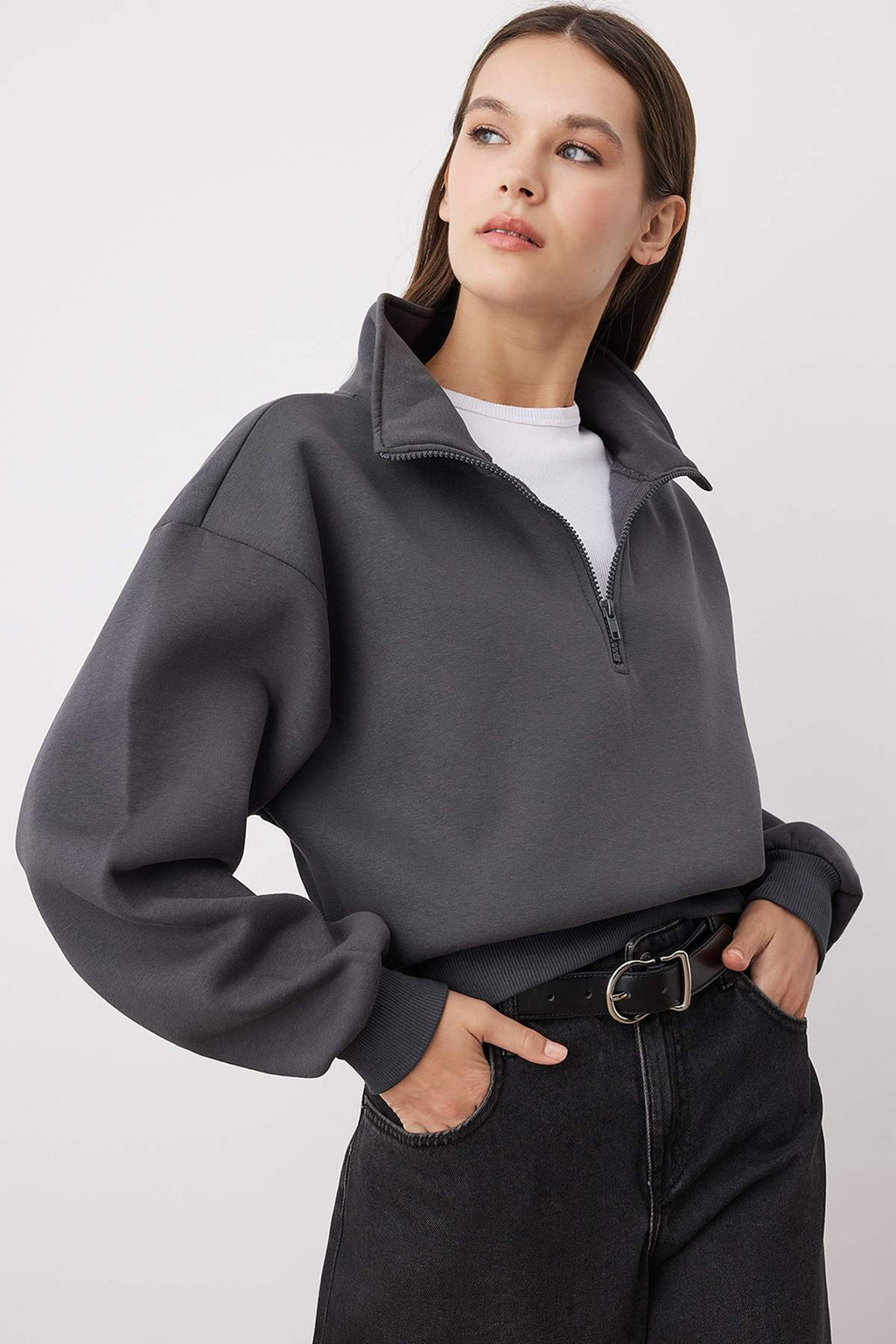 Trendyolmilla Siyah Rahat Kesim Crop Basic Fermuarlı Dik Yaka Kalın İçi Polarlı Örme Sweatshirt TWOAW24SW00221