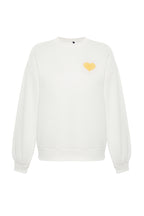 Trendyolmilla Ekru Kalın İçi Polarlı Göğüs ve Sırt Kabartma Baskılı Oversize Örme Sweatshirt TWOAW24SW00226