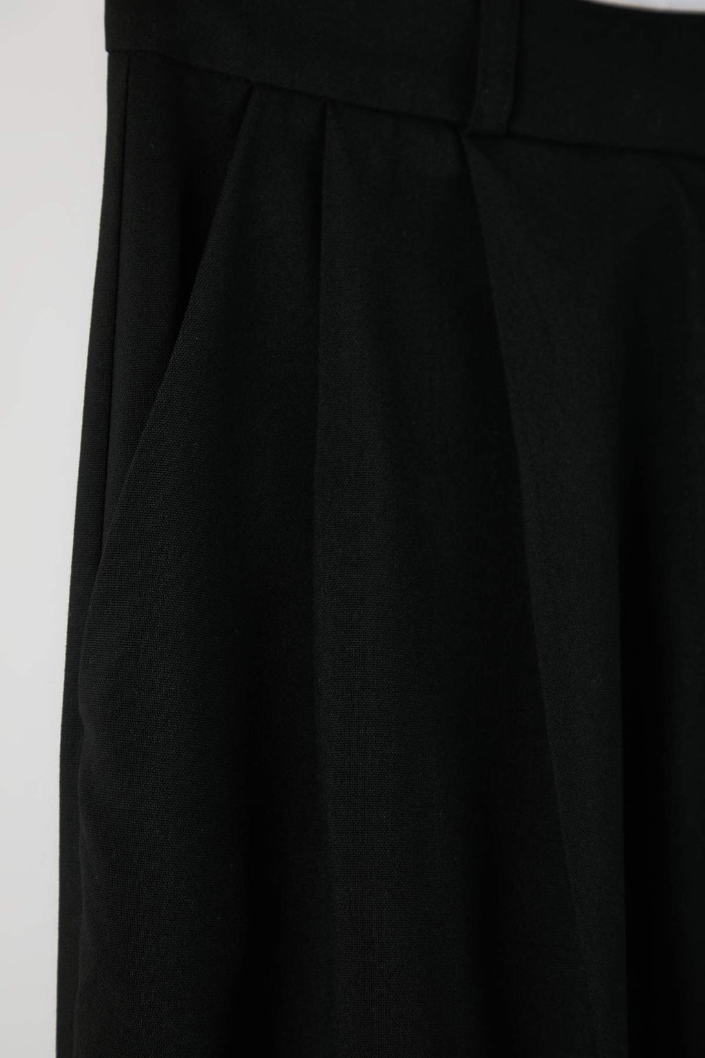 Siyah Pilili Boru Paça Dökümlü Yüksek Bel Kumaş Pantolon TWOAW26PL00155