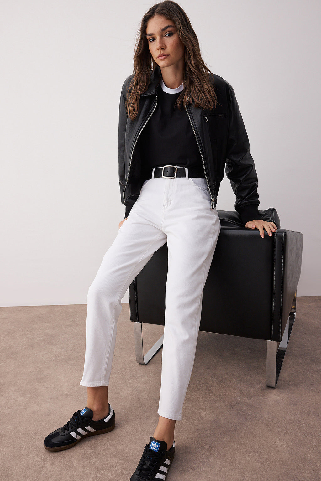 Trendyolmilla Beyaz Yüksek Bel Mom %100 Pamuk Non-Stretch Jeans TWOAW24JE00076