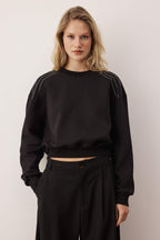 Siyah Soft Touch Şerit Taş Akseusar Detaylı Bisiklet Yaka Örme Sweatshirt TWOAW26SW00224