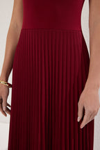 Trendyolmilla Bordo Piliseli Astarlı Kolsuz Esnek Örme Midi Elbise TWOSS24EL00785