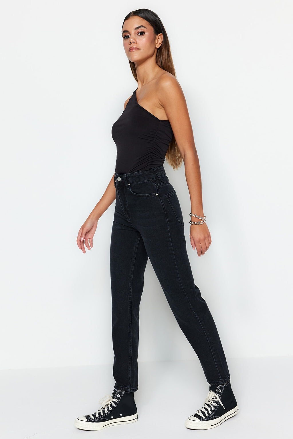 Trendyolmilla Siyah Yüksek Bel Mom %100 Pamuk Non-Stretch Jeans TWOSS23JE00085