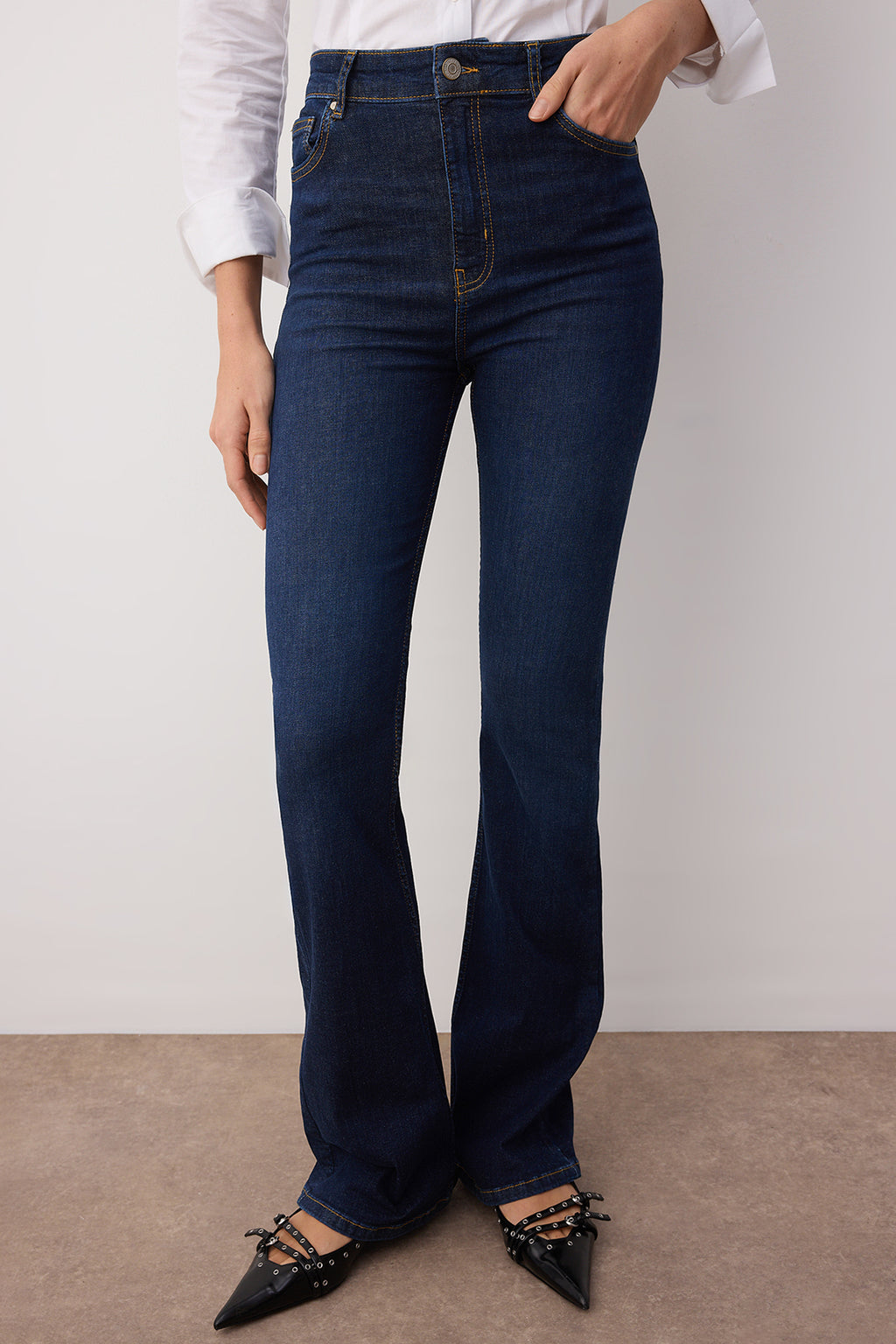 Trendyolmilla Siyah Yüksek Bel Comfort/Esnek Flare Jeans TWOSS25JE00052