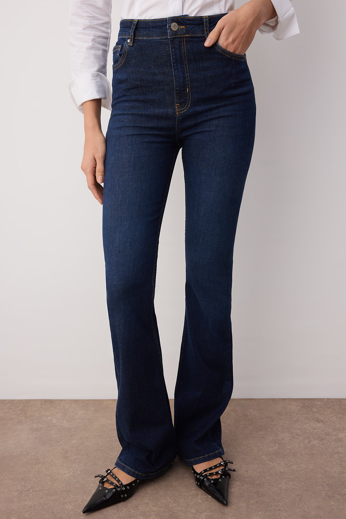 Trendyolmilla Siyah Yüksek Bel Comfort/Esnek Flare Jeans TWOSS25JE00052