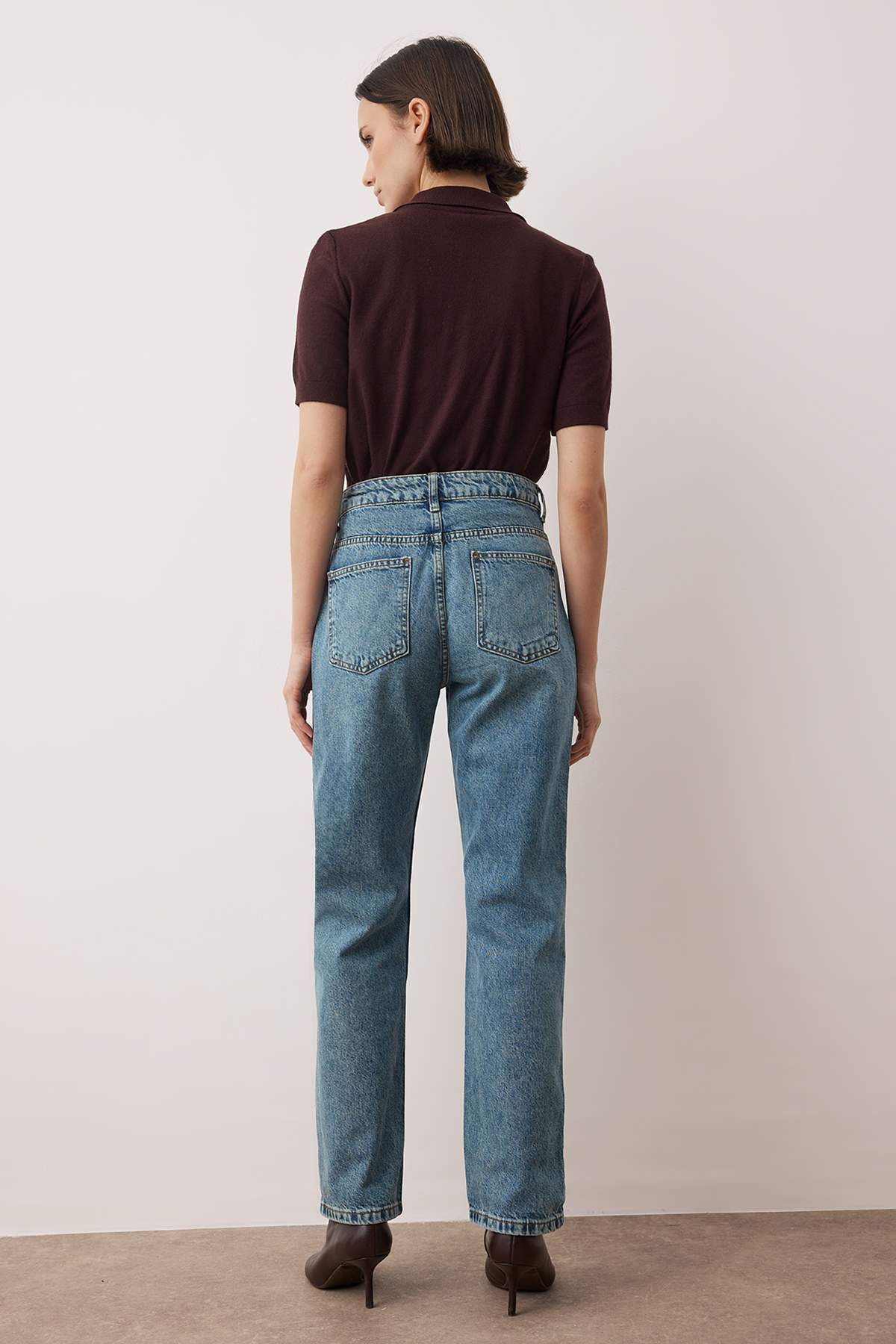 Trendyolmilla Gri Yüksek Bel Boru Paça Yeni Straight Jeans TWOAW26JE00060
