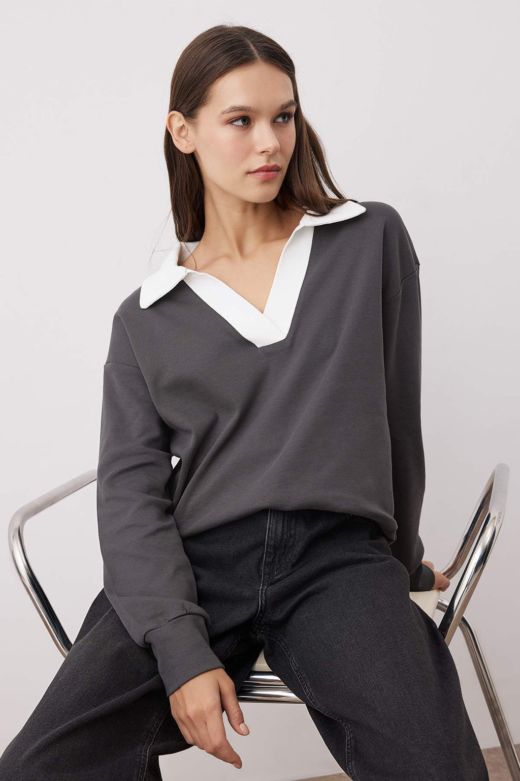 Trendyolmilla Ekru Renk Bloklu Polo Yaka Relaxed/Rahat Kalıp Örme Sweatshirt TWOAW26SW00043