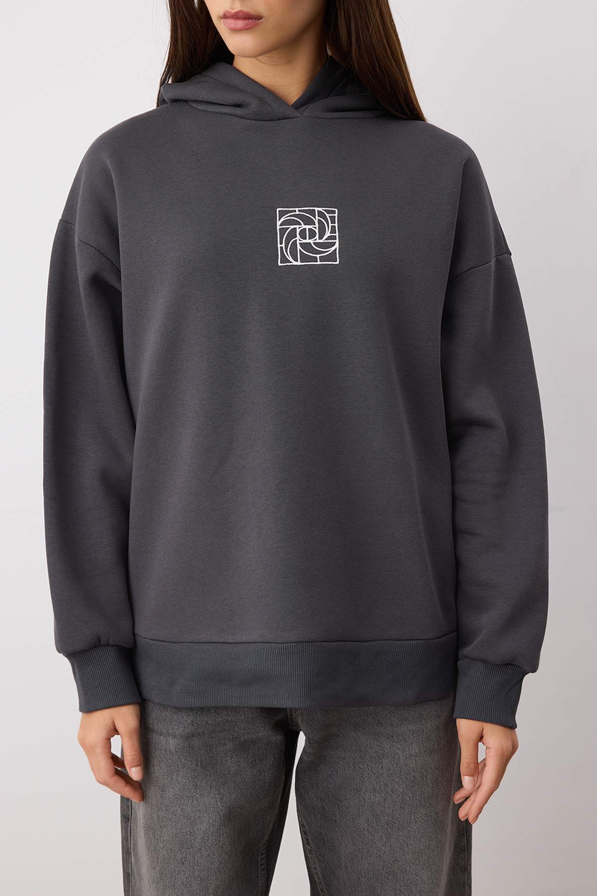 Trendyolmilla Saks Oversize/Geniş Kalıp Nakışlı Kalın İçi Polarlı Örme Sweatshirt TWOAW25SW00070