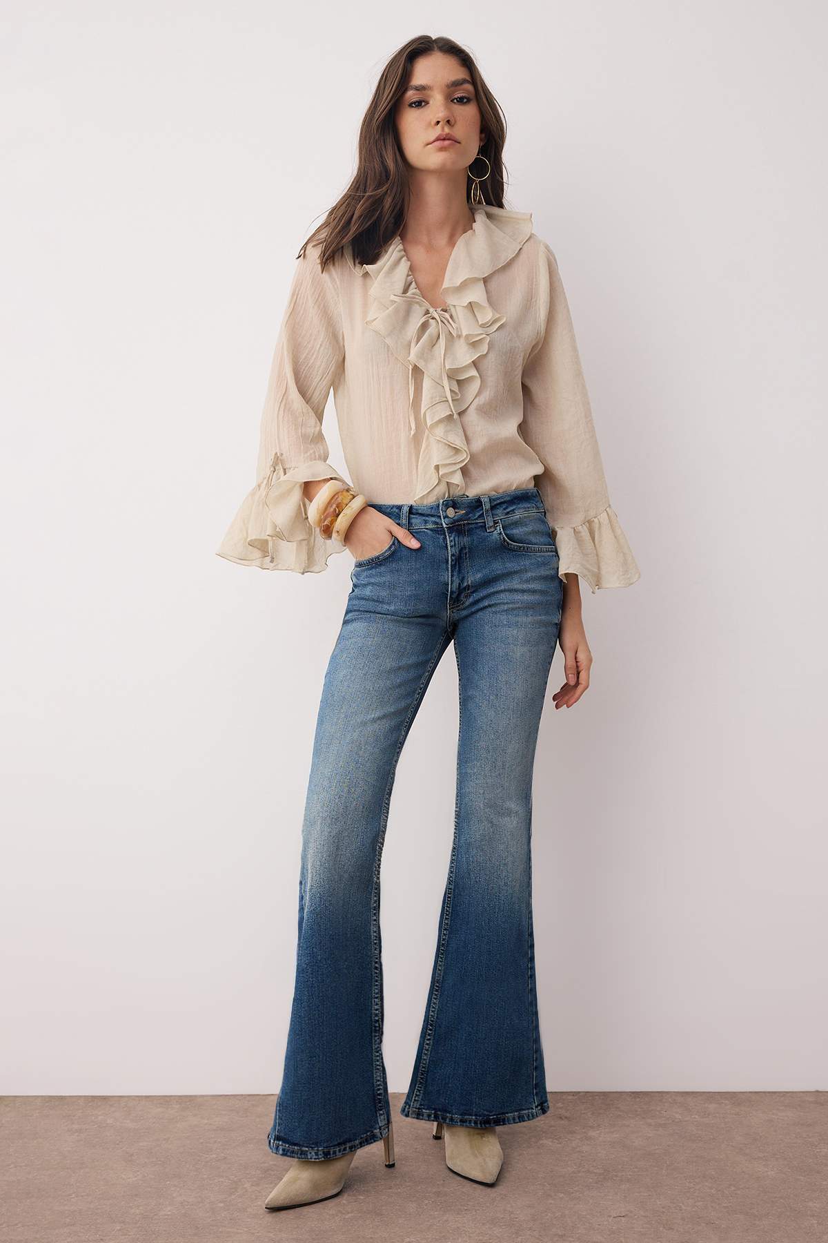 Mavi Dikiş Detaylı Düşük Bel Comfort/Esnek Flare Jeans TWOAW26JE00043 Main image