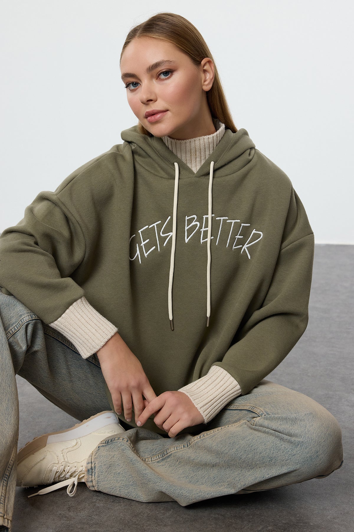 Trendyolmilla Lacivert Kalın İçi Polarlı Triko Bant Detaylı Kapüşonlu Örme Sweatshirt TWOAW22SW1806