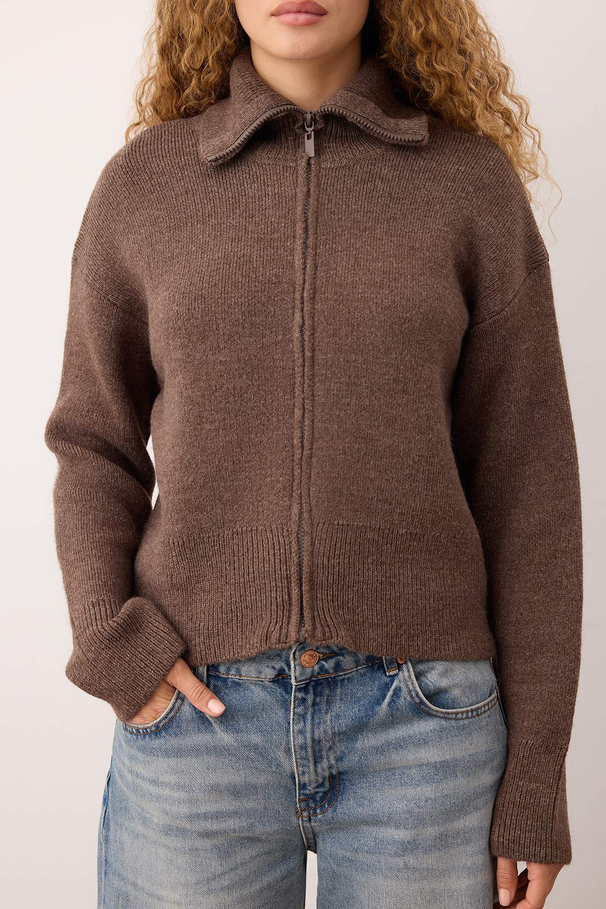 Trendyolmilla Wardrobe Essentials Taş Yumuşak Dokulu Geniş Kalıp Fermuarlı Triko Hırka | TWOAW26HI00092