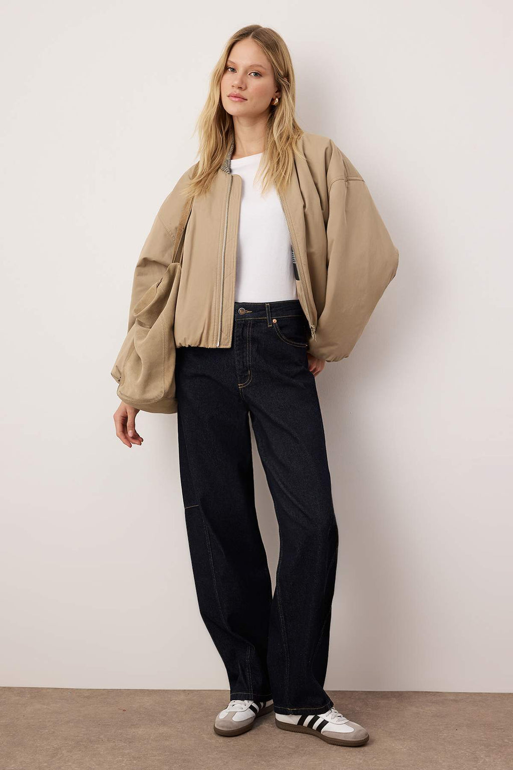 Koyu Mavi Yüksek Bel Dikiş Detaylı Barrel Jeans TWOAW26JE00237