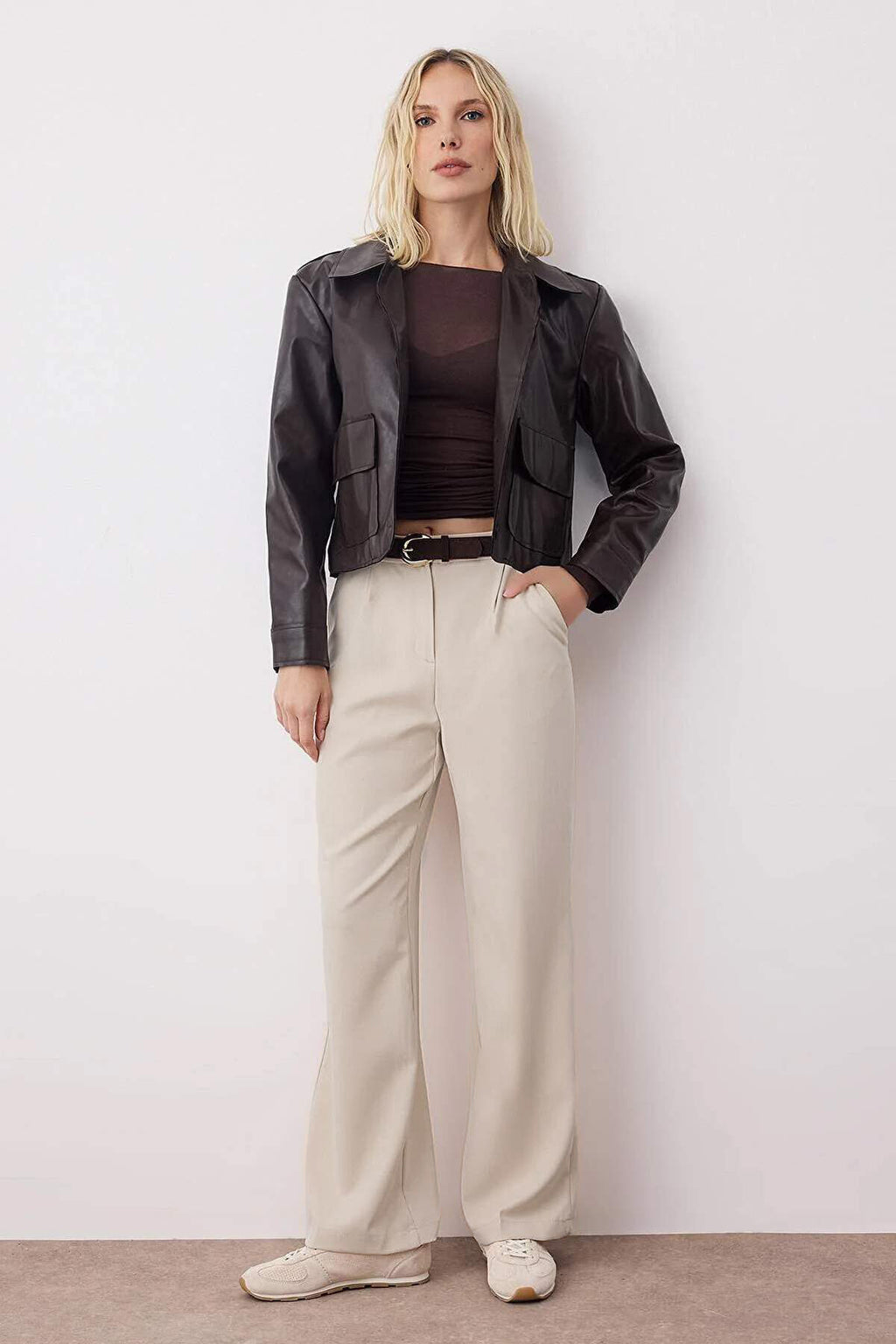 Trendyolmilla Ekru Yüksek Bel Wide Leg/Geniş Paça Pilili Dokuma Kumaş Pantolon TWOAW21PL0076