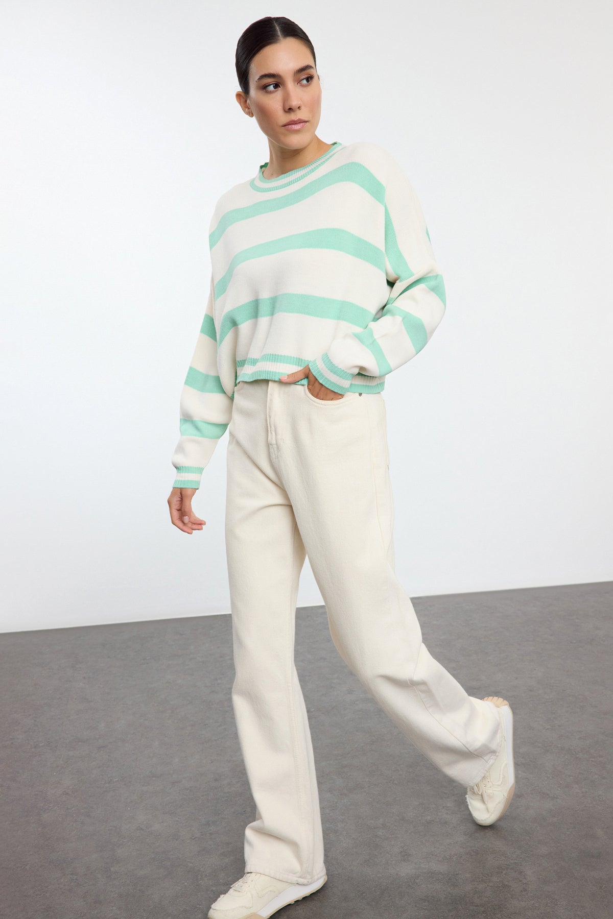 Trendyolmilla Lacivert Crop Çizgili Triko Kazak TWOAW23KZ00205