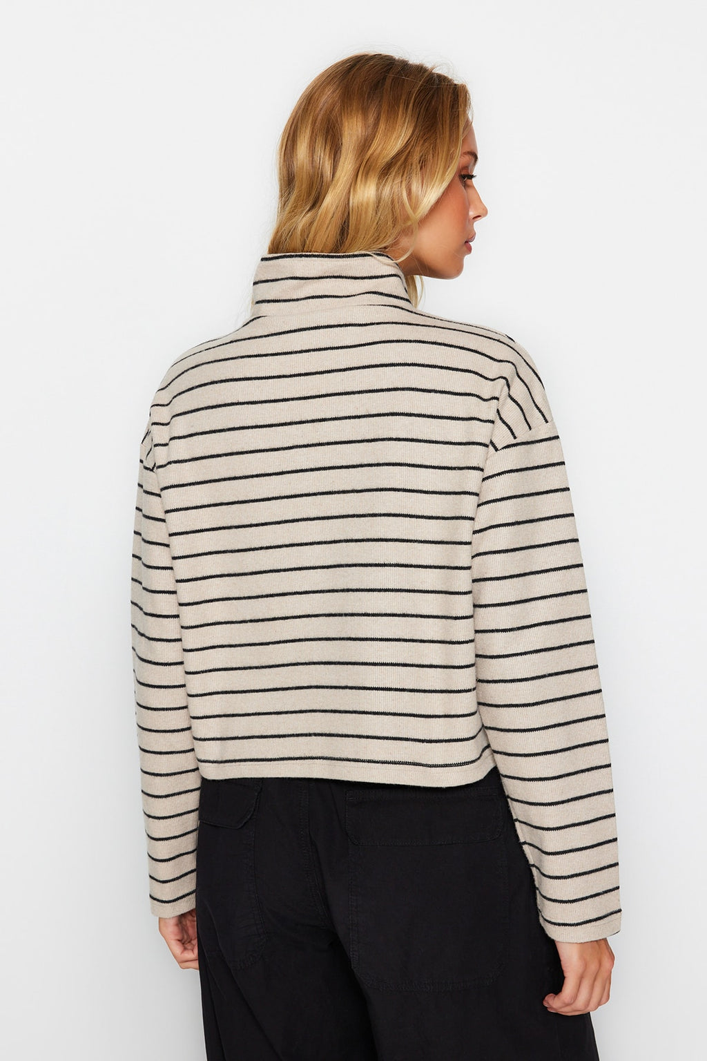 Açık Bej Çizgili Selanik Fermuarlı Dik Yaka Regular/Normal Kalıp Örme Sweatshirt TWOAW22SW0732