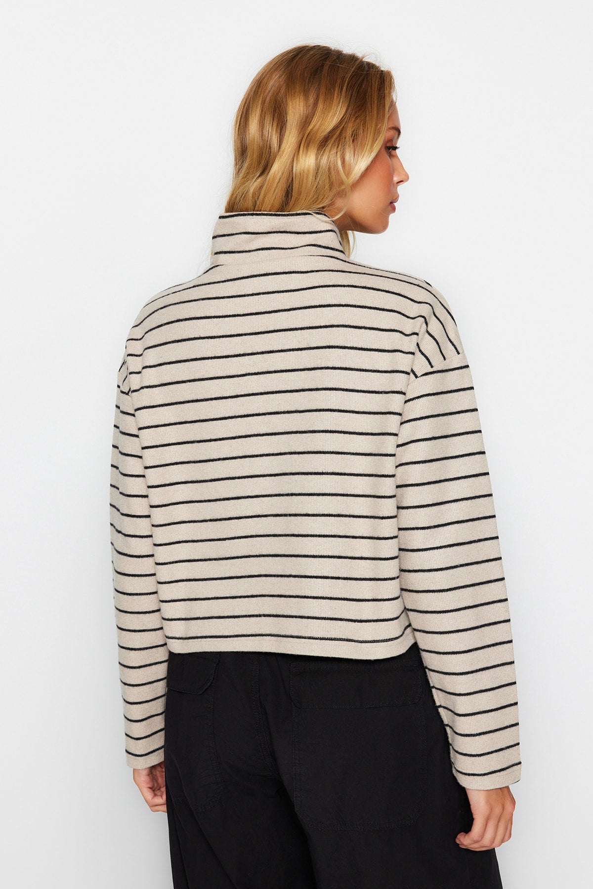 Açık Bej Çizgili Selanik Fermuarlı Dik Yaka Regular/Normal Kalıp Örme Sweatshirt TWOAW22SW0732