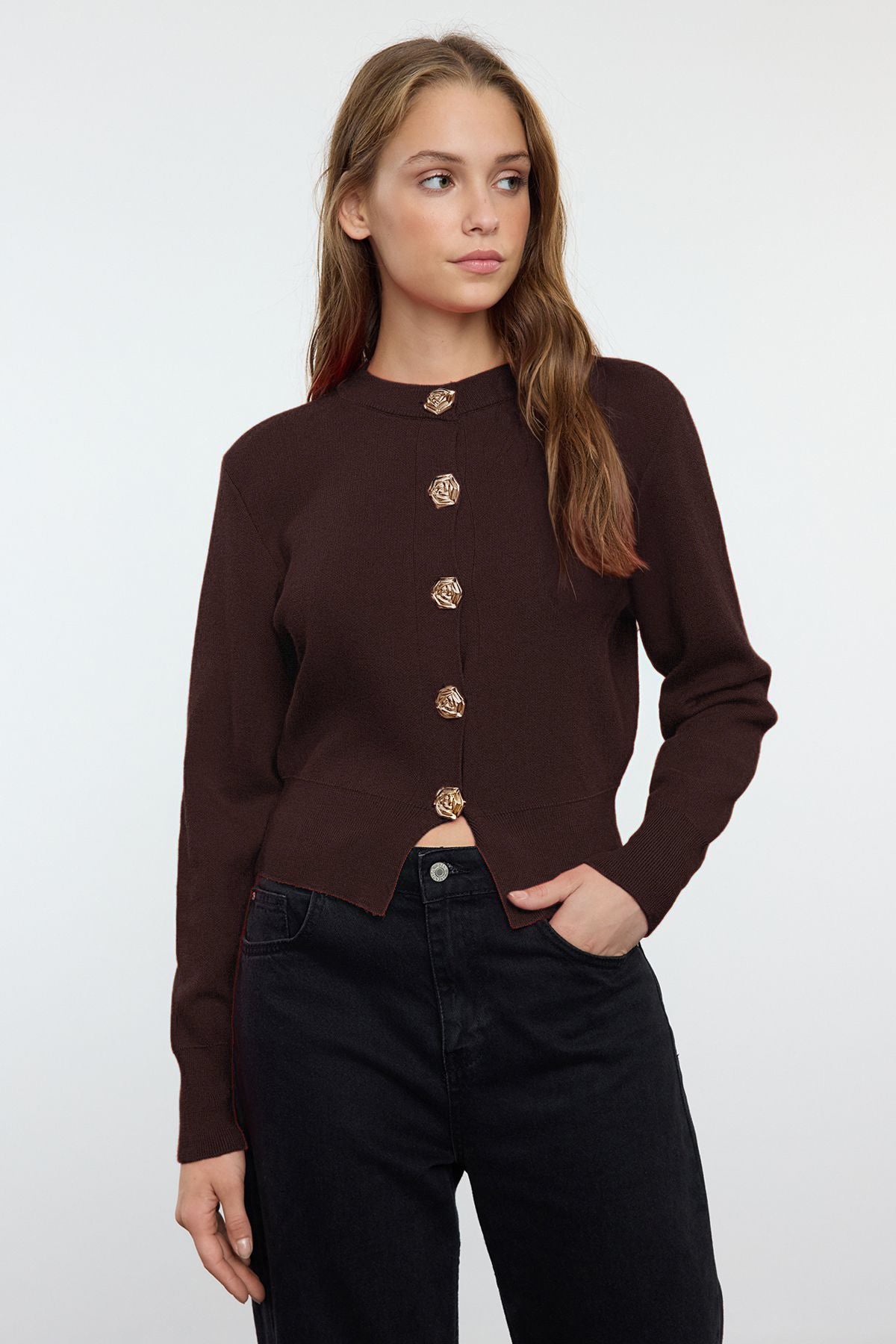 Kahverengi Premium İplik/Özel İplik Crop Gül Düğmeli Ceket Görünümlü Triko Hırka TWOAW25HI00110 Secondary image