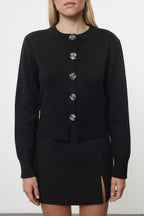 Siyah Premium/Özel İplik Crop Gül Düğme Detaylı Ceket Görünümlü Triko Hırka TWOAW25HI00110