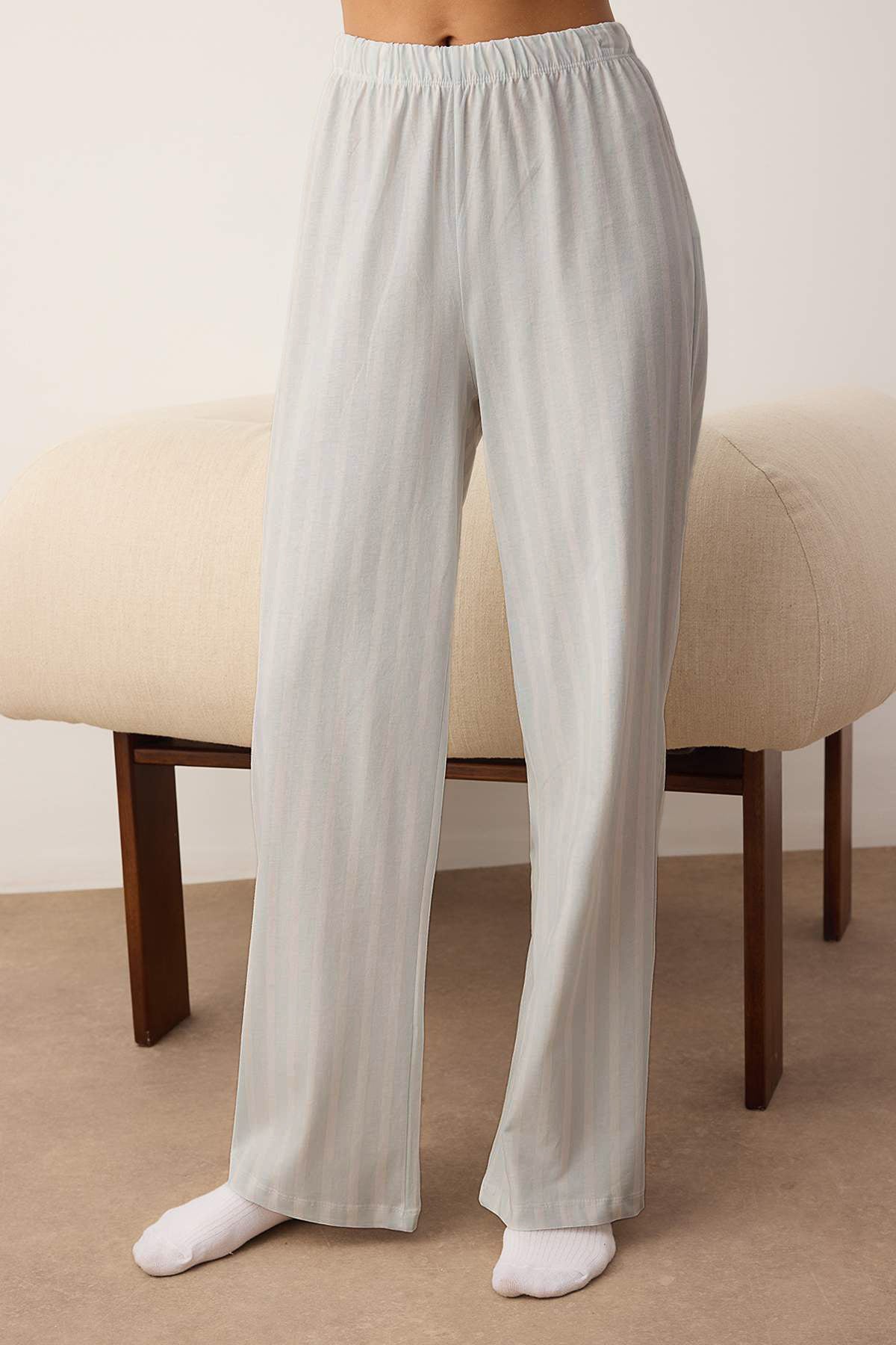 Açık Mavi %100 Pamuklu Çizgili Biye Detaylı Örme Pijama Takımı THMAW21PT0614