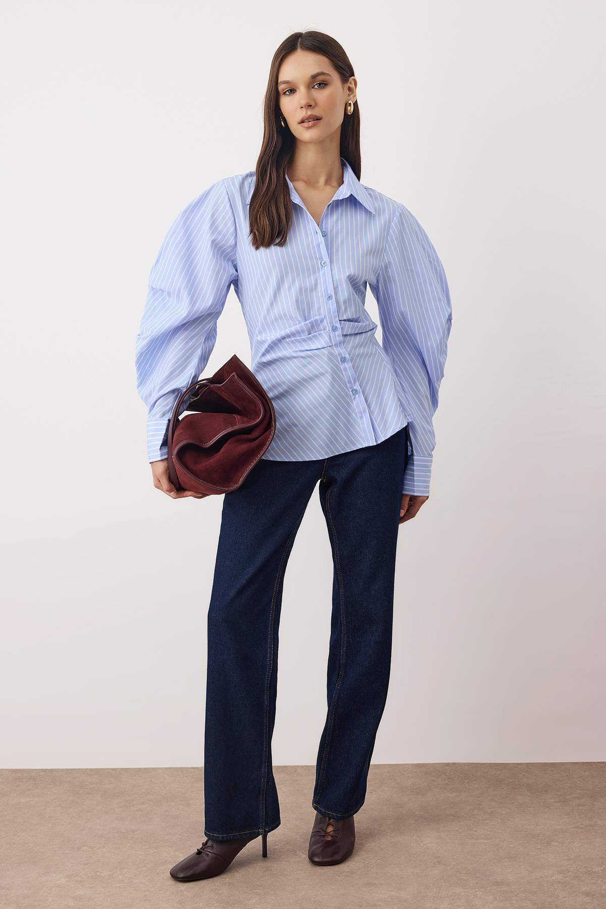 Açık Mavi Balon Kol Detaylı Bele Oturan Asimetrik Fitted Gömlek TWOSS25GO00155 Main image