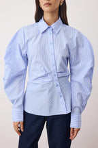 Açık Mavi Balon Kol Detaylı Bele Oturan Asimetrik Fitted Gömlek TWOSS25GO00155