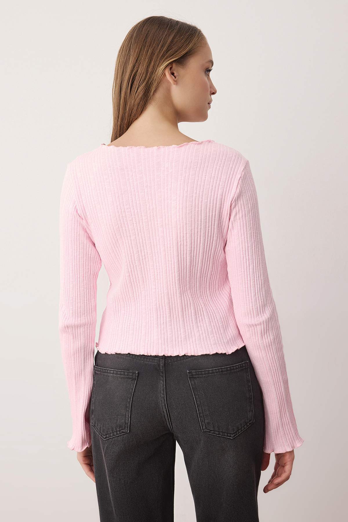 Açık Pembe Jakarlı Fitted/Vücuda Oturan Düğme Detaylı Esnek Örme Bluz TWOAW26BZ00046