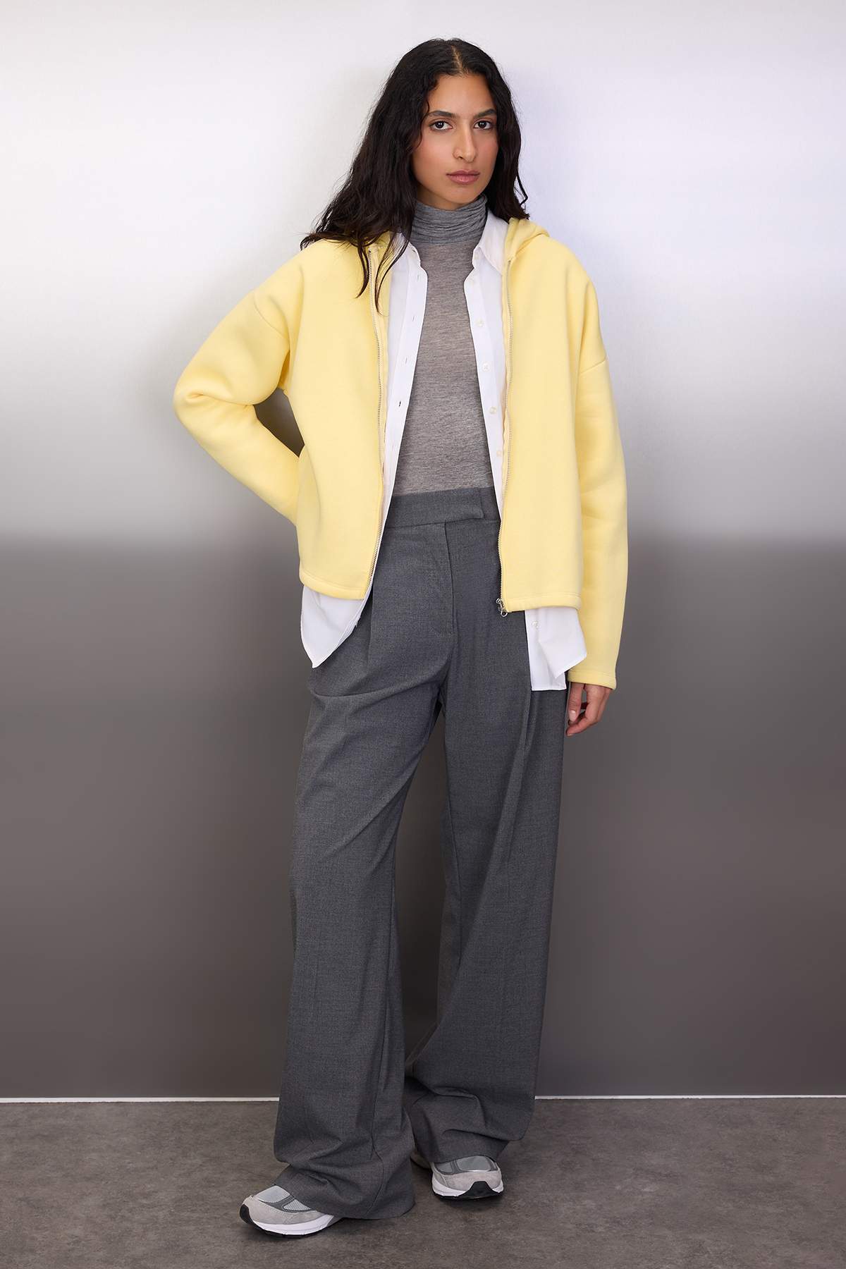 Açık Sarı Kalın İçi Polarlı Kapüşonlu Fermuarlı Oversize/Geniş Kesim Örme Sweatshirt TWOAW26SW00111 Main image