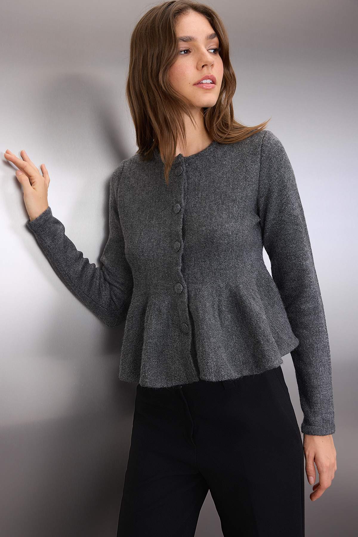 Antrasit Bisiklet Yaka Etek Ucu Volanlı Triko Hırka TWOAW26HI00232 Secondary image