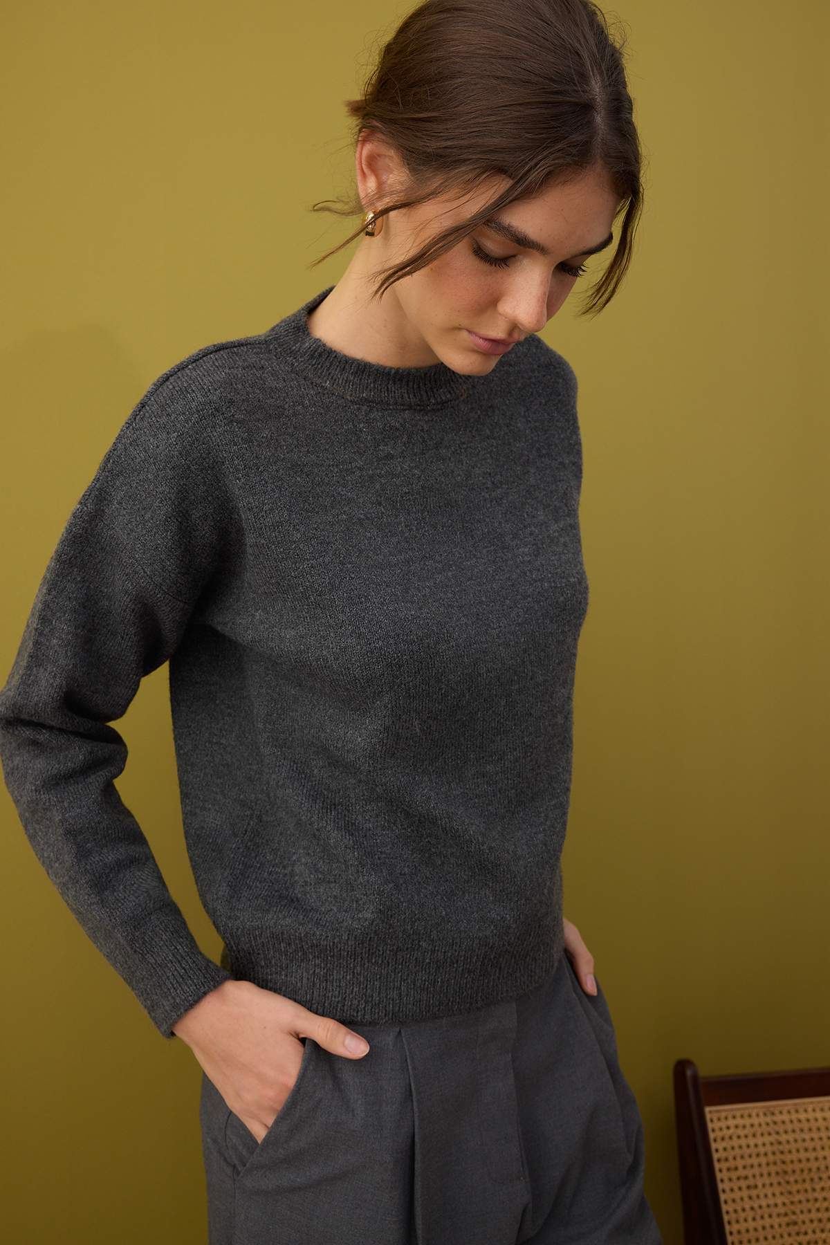 Antrasit Yumuşak Dokulu Geniş Kalıp Şal Detaylı Triko Kazak TWOAW26KZ00166 Secondary image