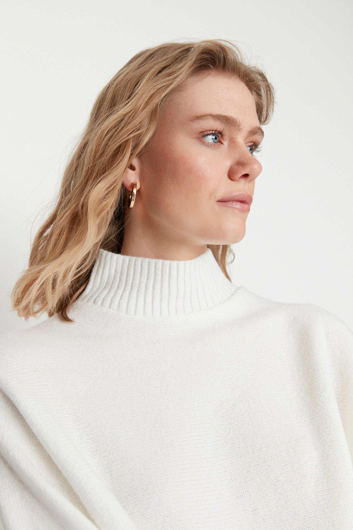 Ekru Yumuşak Dokulu Geniş Kalıp Triko Kazak TWOAW20KZ1059 Secondary image