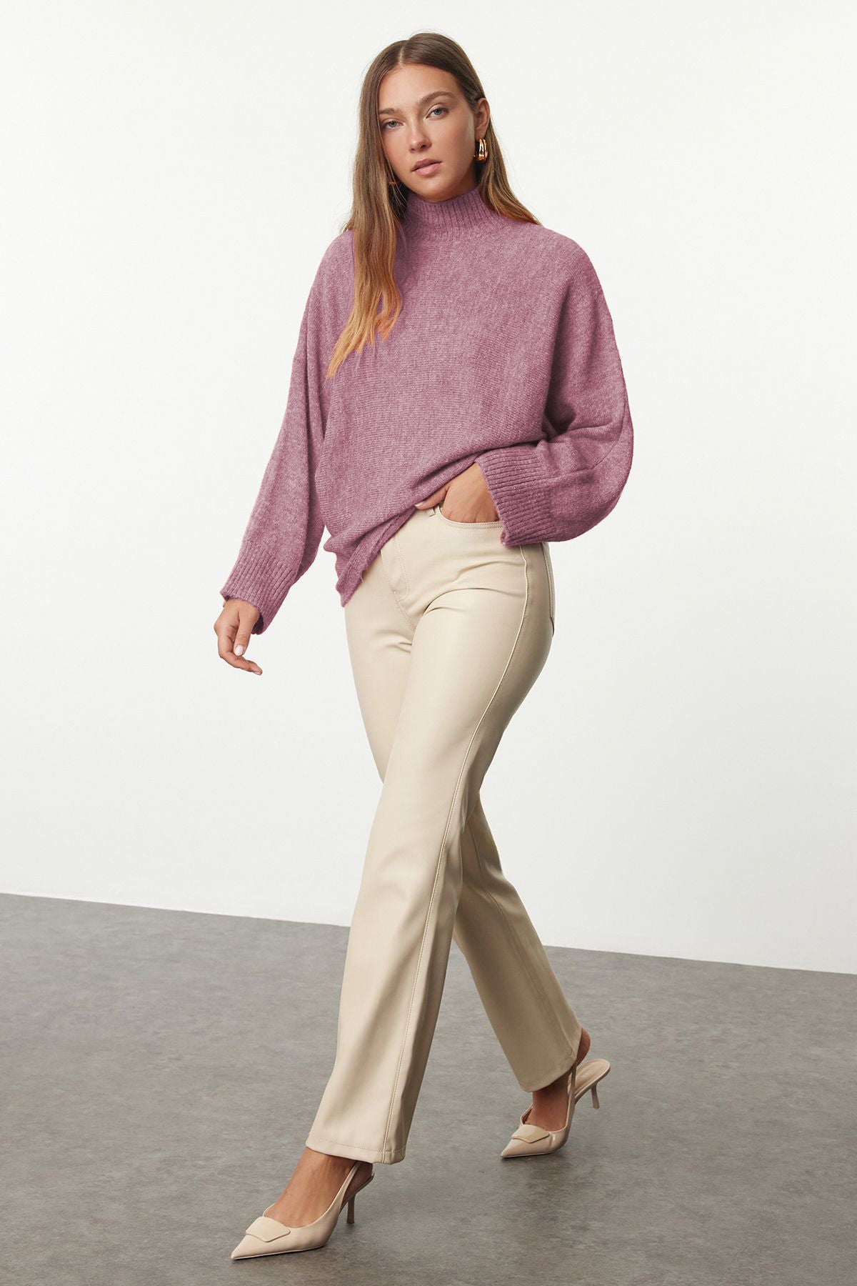 Gül Kurusu Yumuşak Dokulu Geniş Kalıp Triko Kazak TWOAW20KZ1059 Secondary image