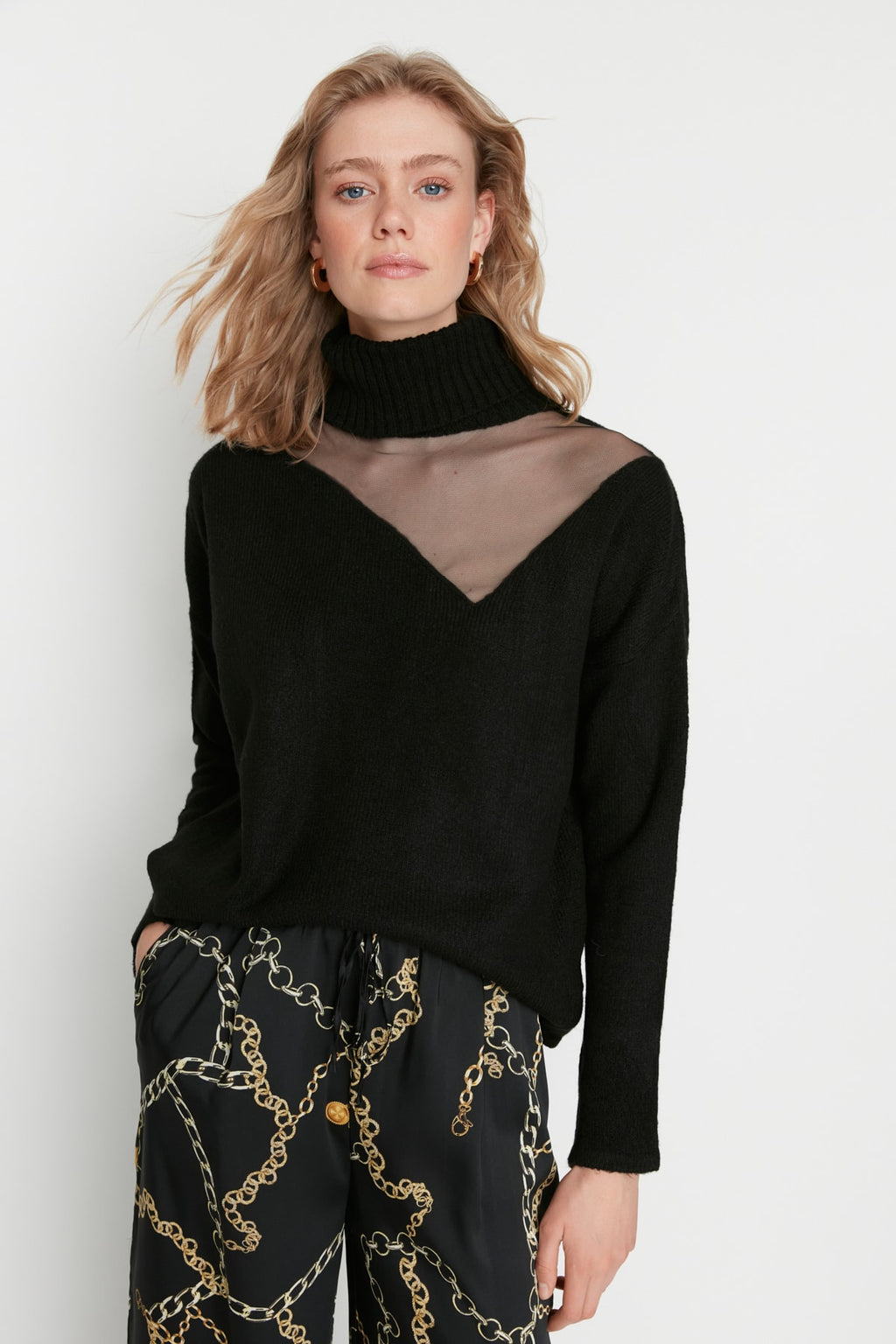 Siyah Yumuşak Dokulu Tül Detaylı Triko Kazak TWOAW20KZ1037