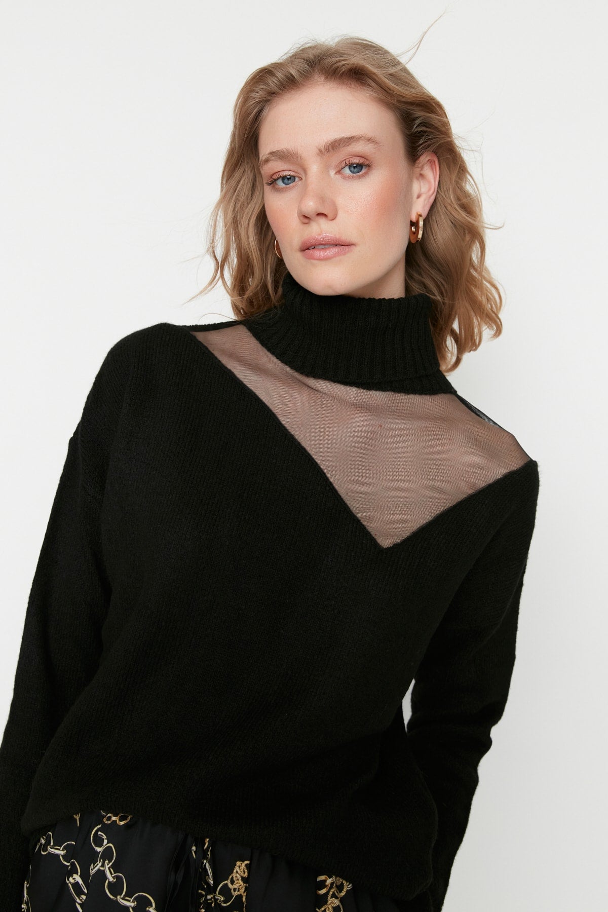 Siyah Yumuşak Dokulu Tül Detaylı Triko Kazak TWOAW20KZ1037