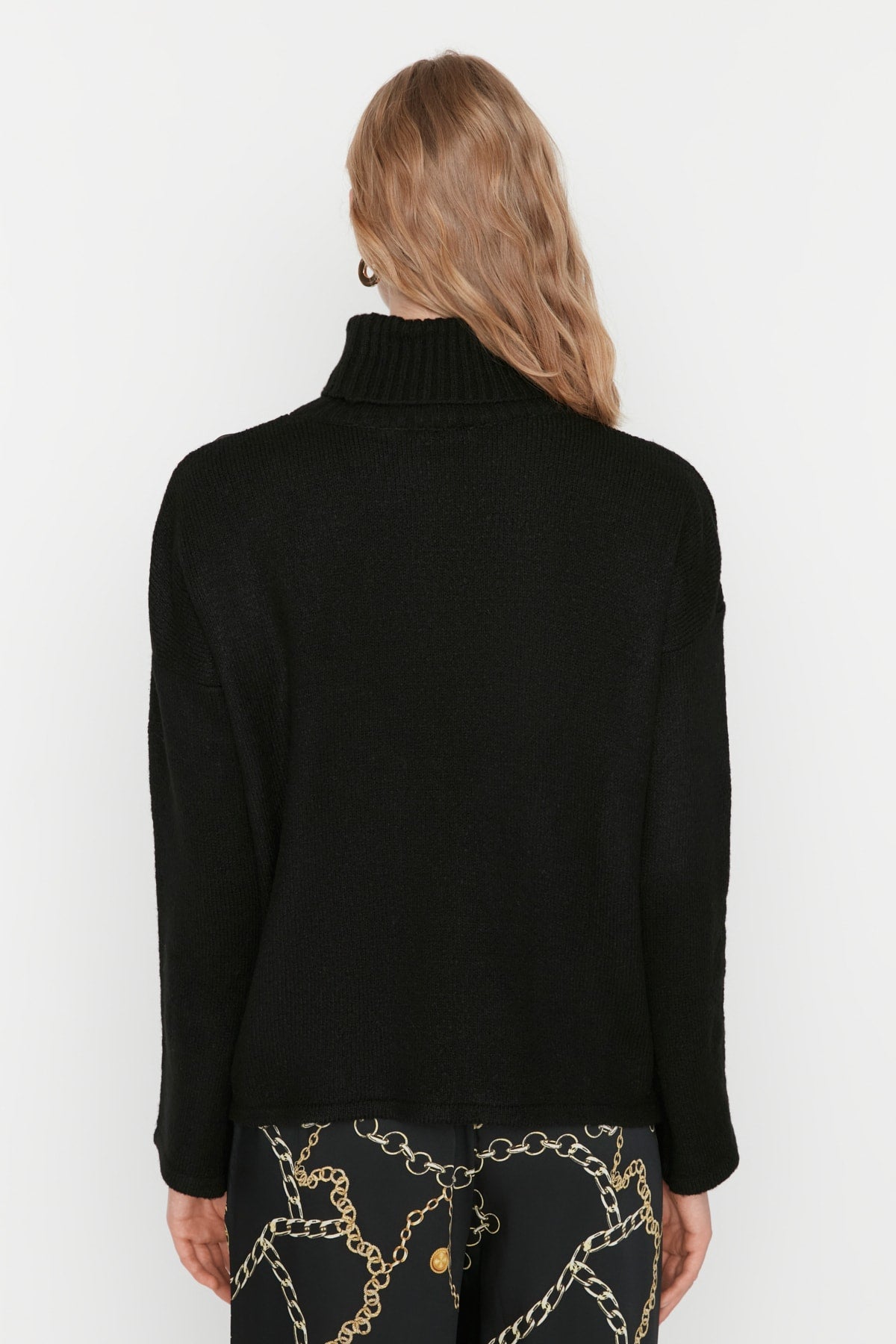 Siyah Yumuşak Dokulu Tül Detaylı Triko Kazak TWOAW20KZ1037