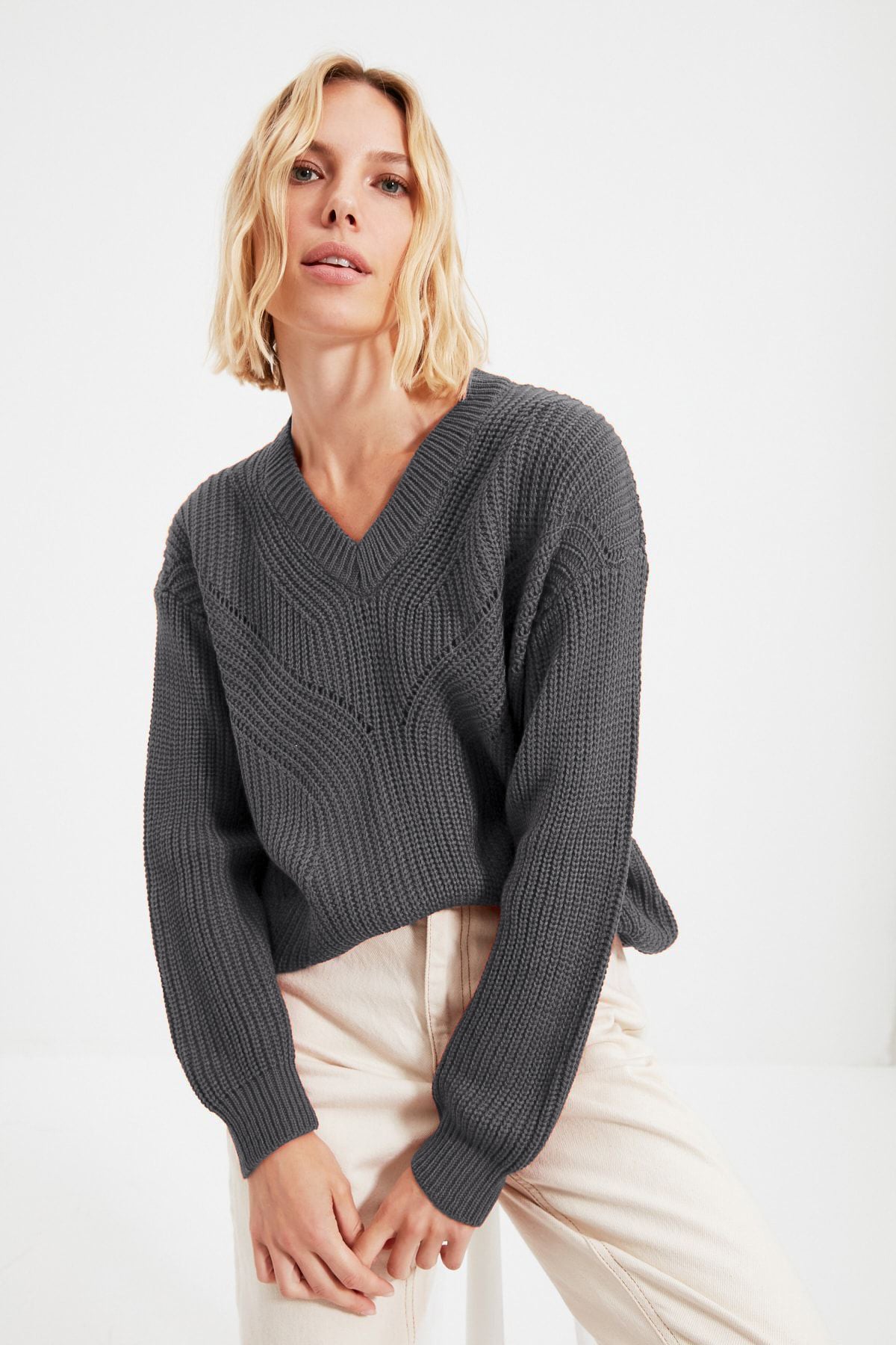 Antrasit Ajurlu/Delikli V Yaka Triko Kazak TWOAW21KZ0690 Main image