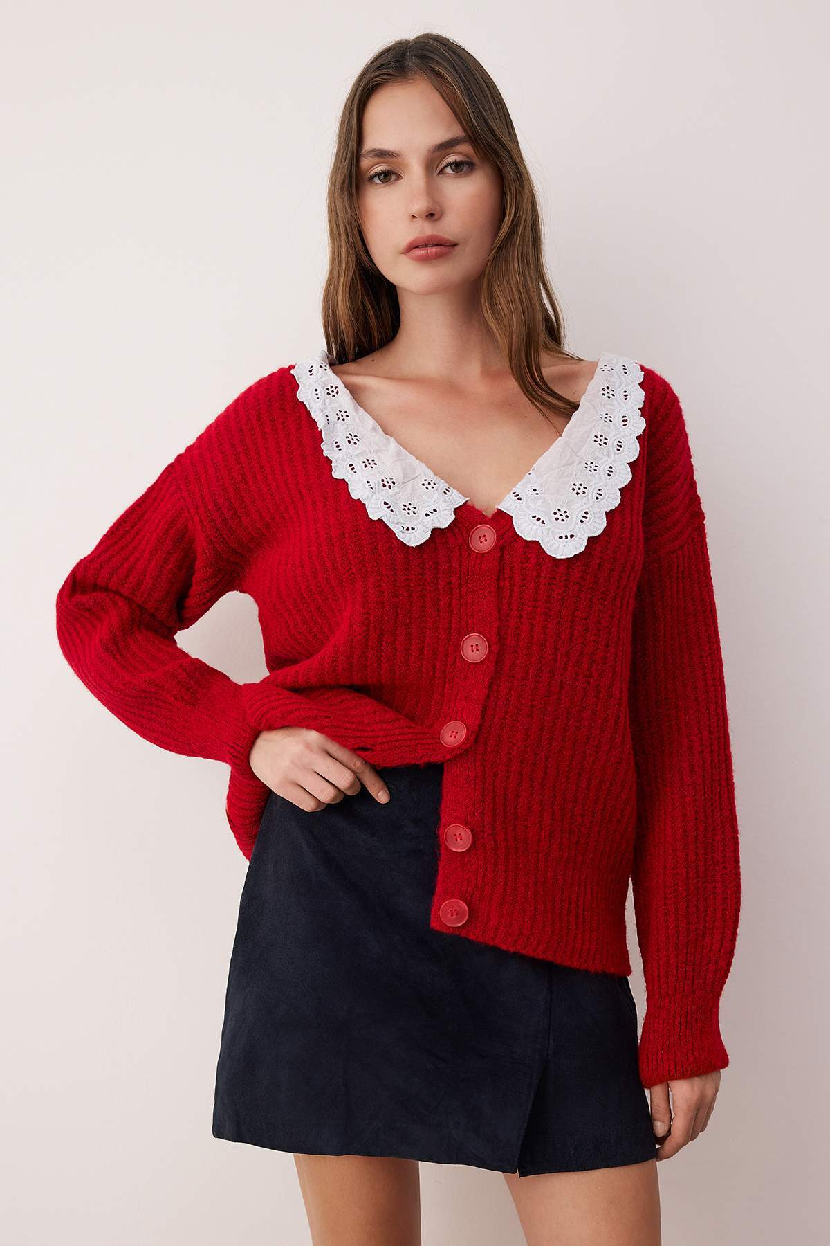 Kırmızı Gömlek Yaka Garnili Yumuşak Dokulu V Yaka Triko Hırka TWOAW26HI00058 Secondary image