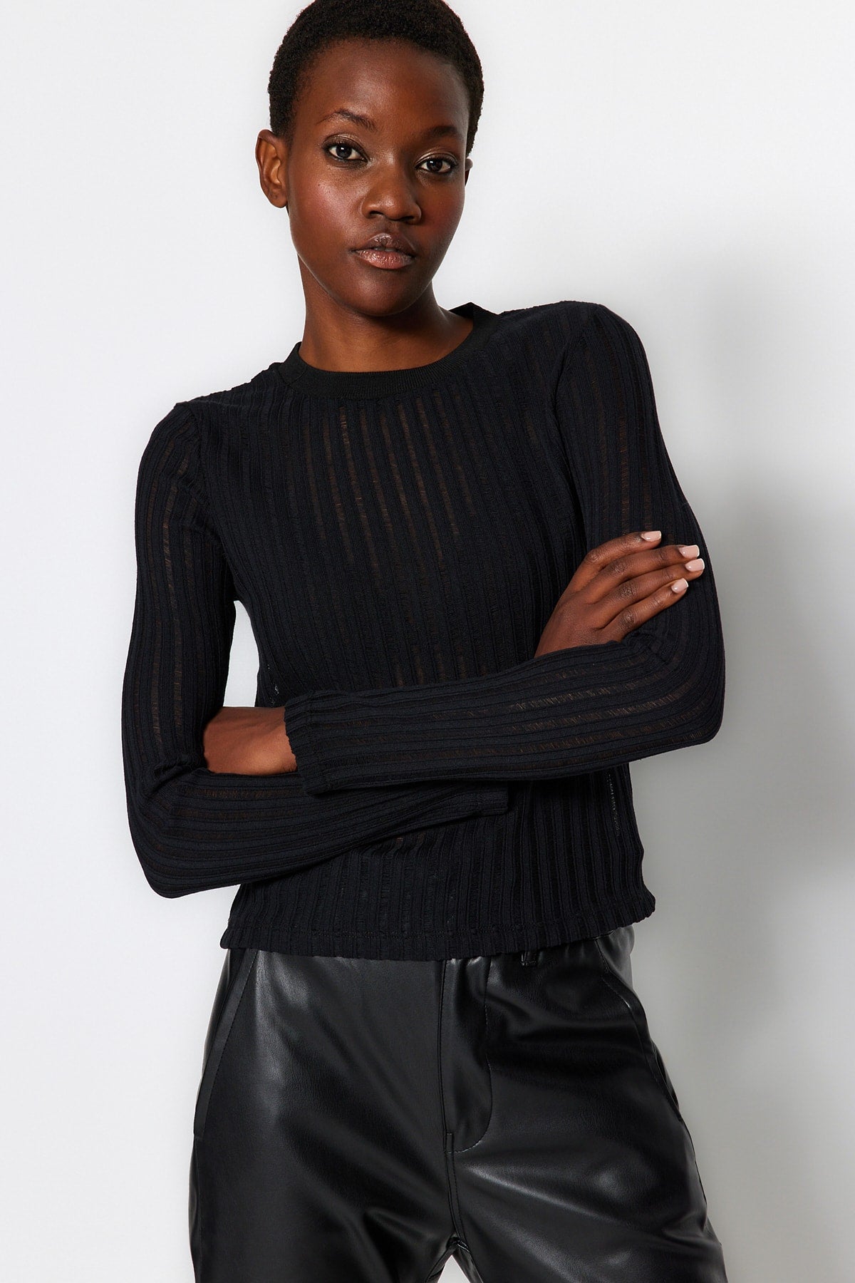 Siyah Transparan Triko Görünümlü Kumaş Regular Boy Bisiklet Yaka Örme Bluz TWOAW24BZ00094 Main image